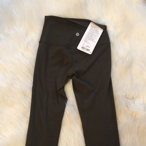 NWT OLIVE 7/8 ALIGNS 💚